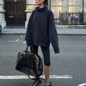 ​NWT Alo Yoga Hazy Mock Neck Pullover - Black